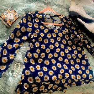 NWOT Daisy Print High-Low Blouse